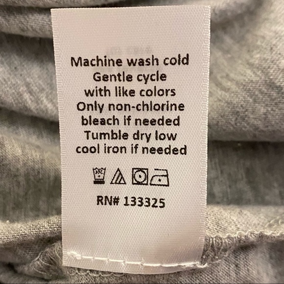 Guru Active Cropped Heather Gray Short Sleeved V neck Tee Size Small NWT - Picture 5 of 6